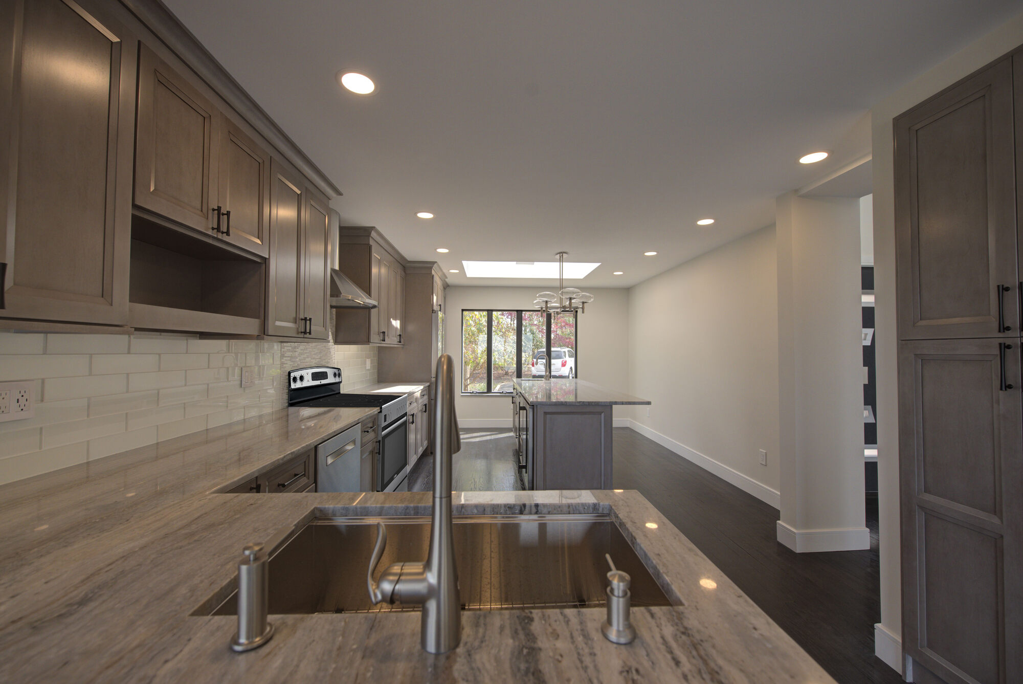 Luxury kitchen with dual-tone counters and stainless appliances by Long Island Creative Contracting, Inc., Woodbury, NY